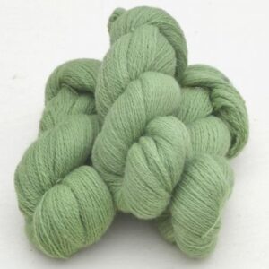 Ullcentrum 2-trådigt ullgarn 3112 Gräsgrön Stickwick yarn & design Göteborg Sweden