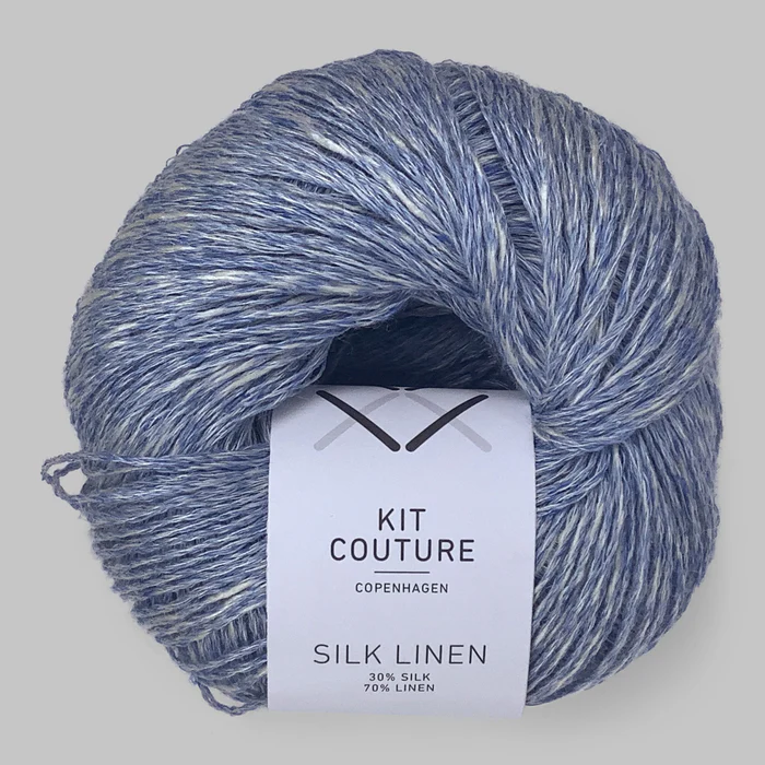Kit couture Silk Linen är ett garn som passar perfekt till mjuka, luftiga vår- & sommarplagg. Det är 30% silke och 70% lin och det går 130 meter på 50 gram.