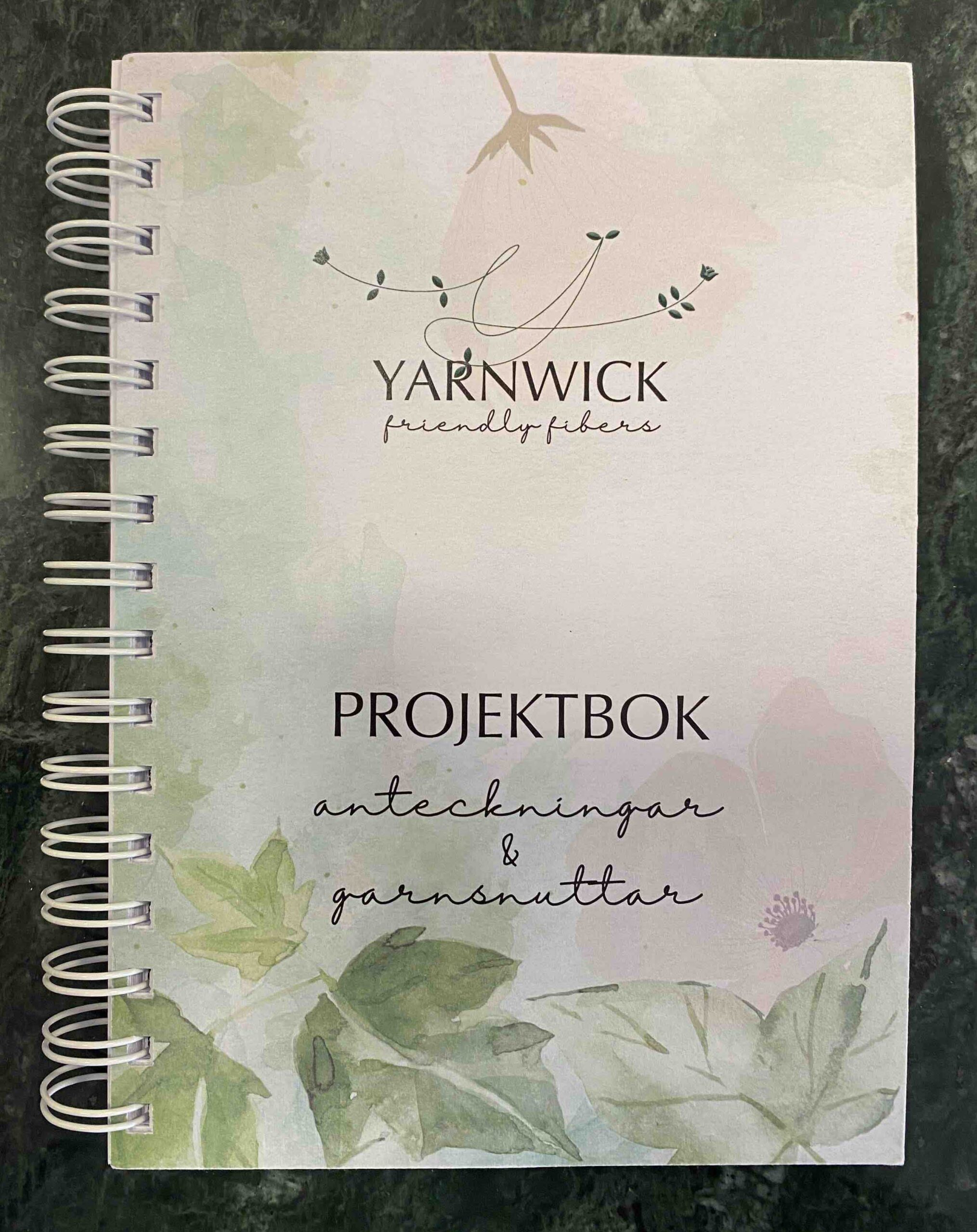 Projektbok anteckningar och garnsnuttar Yarnwick. Stickwick yarn & design Garnbutik Göteborg, Sweden.