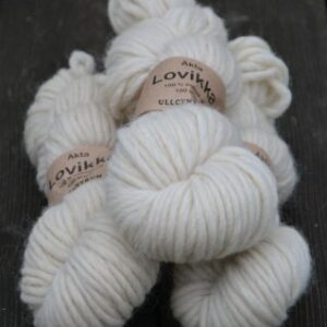 Ullcentrum Lovikka vit 0101 Stickwick yarn & design Garnbutik i Göteborg