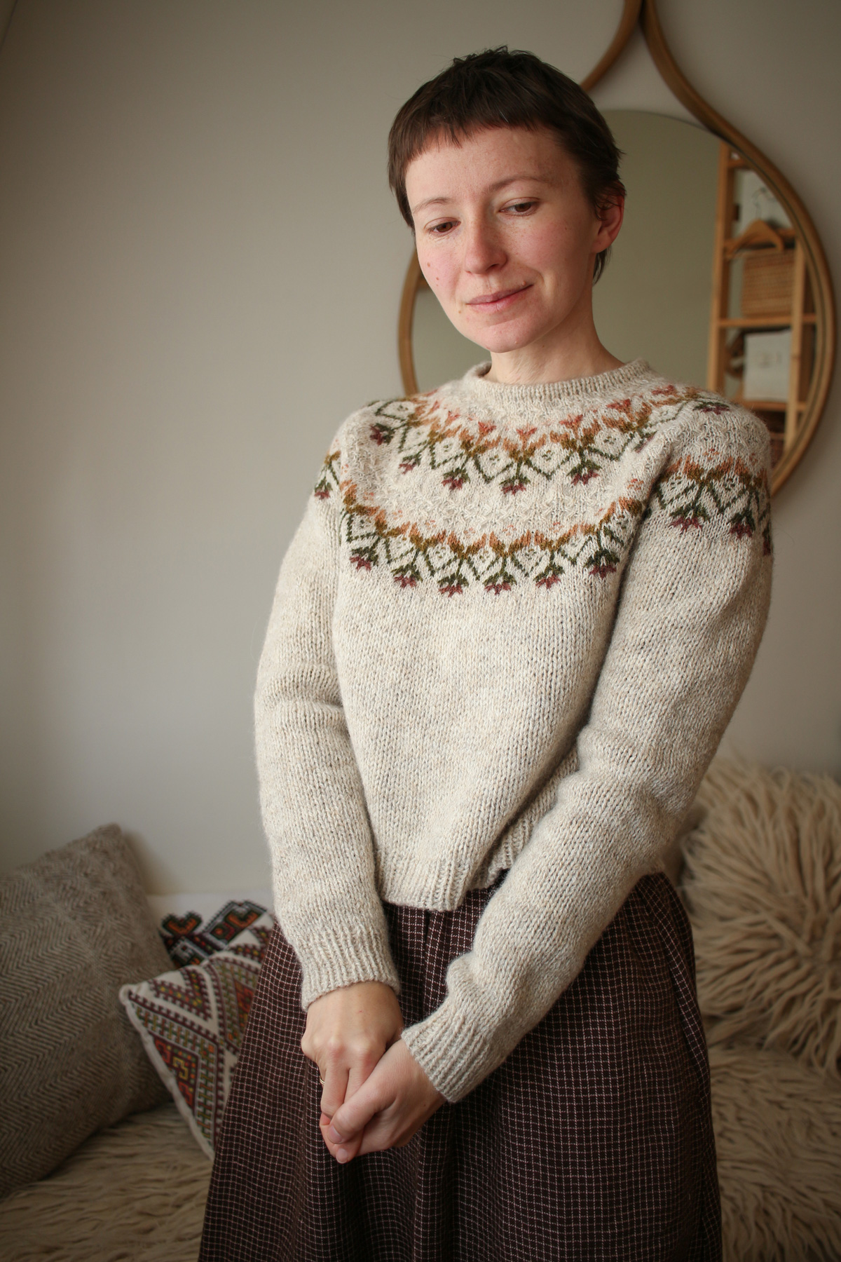 Kvit pullover av Teti Lutsak. Knit along, Kvit along, med Stickwick yarn & design, Garnaffär i Göteborg