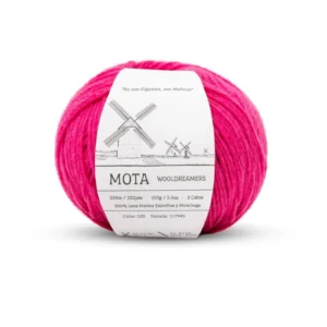 Wooldreamers Mota Cerise 520. Stickwick yarn & design garnbutik i Göteborg.