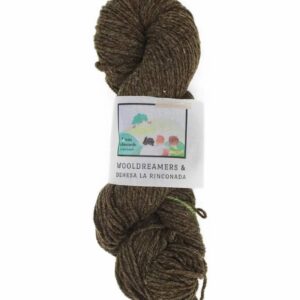 Wooldreamers La Rinconada Verde tierra. Stickwick yarn & design garnbutik i Göteborg.
