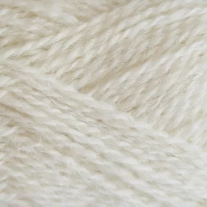 Baa ram ewe Pip 001 White rose cream. Stickwick yarn & design garnbutik Göteborg.