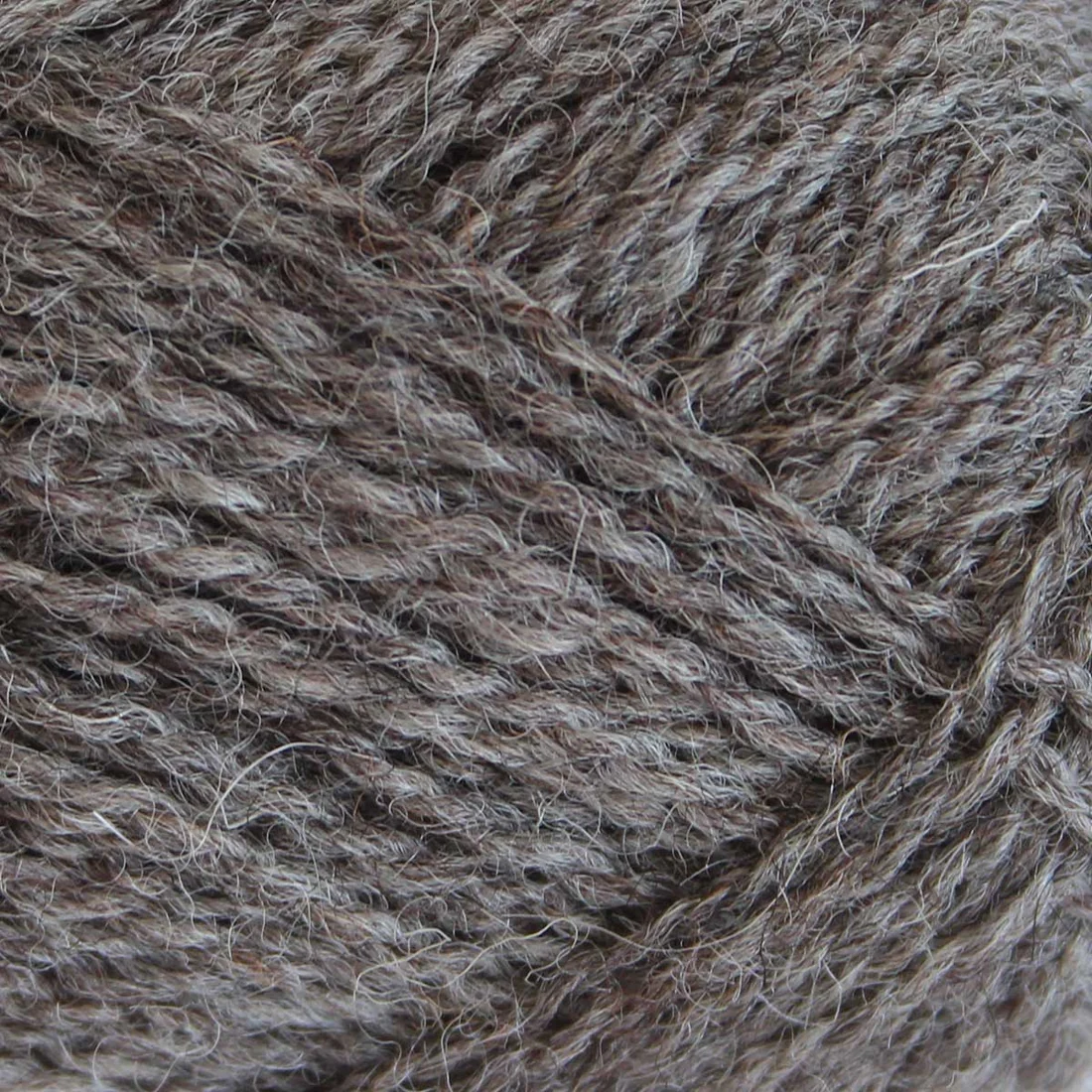 Baa ram ewe Pip 024 Runswick grey. Stickwick yarn & design garnbutik Göteborg.